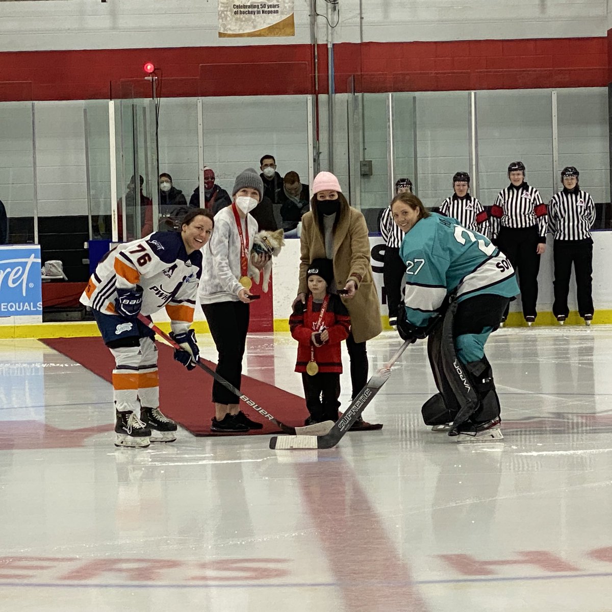 🥇 <a href="/melodaoust15/">Melodie Daoust</a>, Mathéo, Jocelyne Larocque #TwitterlessLarocque and Jetson helps us drop the puck on the <a href="/SonnetInsurance/">Sonnet Insurance</a> Showcase Championship Game! <a href="/HockeyCanada/">Hockey Canada</a> 

📺 <a href="/Sportsnet/">Sportsnet</a> ONE, SN NOW + Watch Along on TikTok