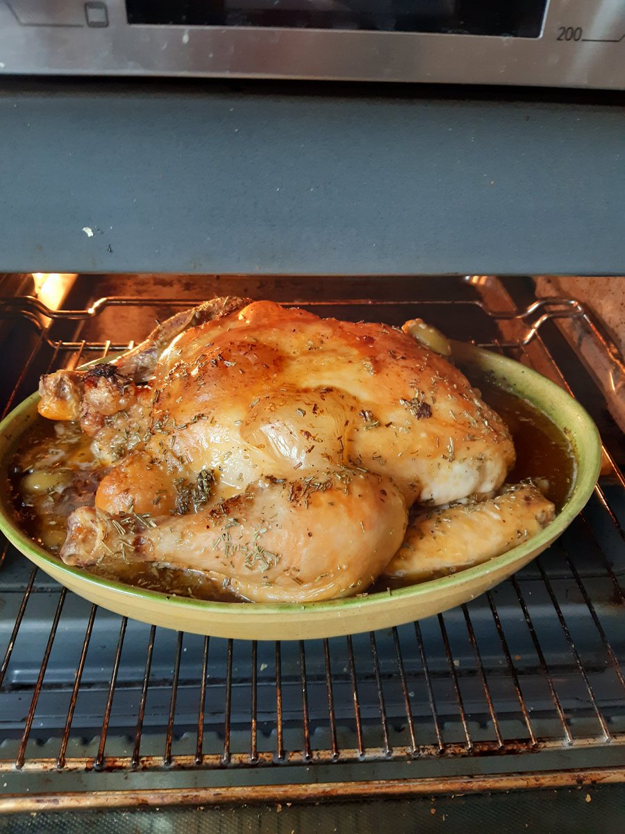 Vanavond staat hier #oranjehoen van <a href="/leendersJohan/">JohanLeenders</a> op het menu. Dat wordt smullen van kip met n goed verhaal!