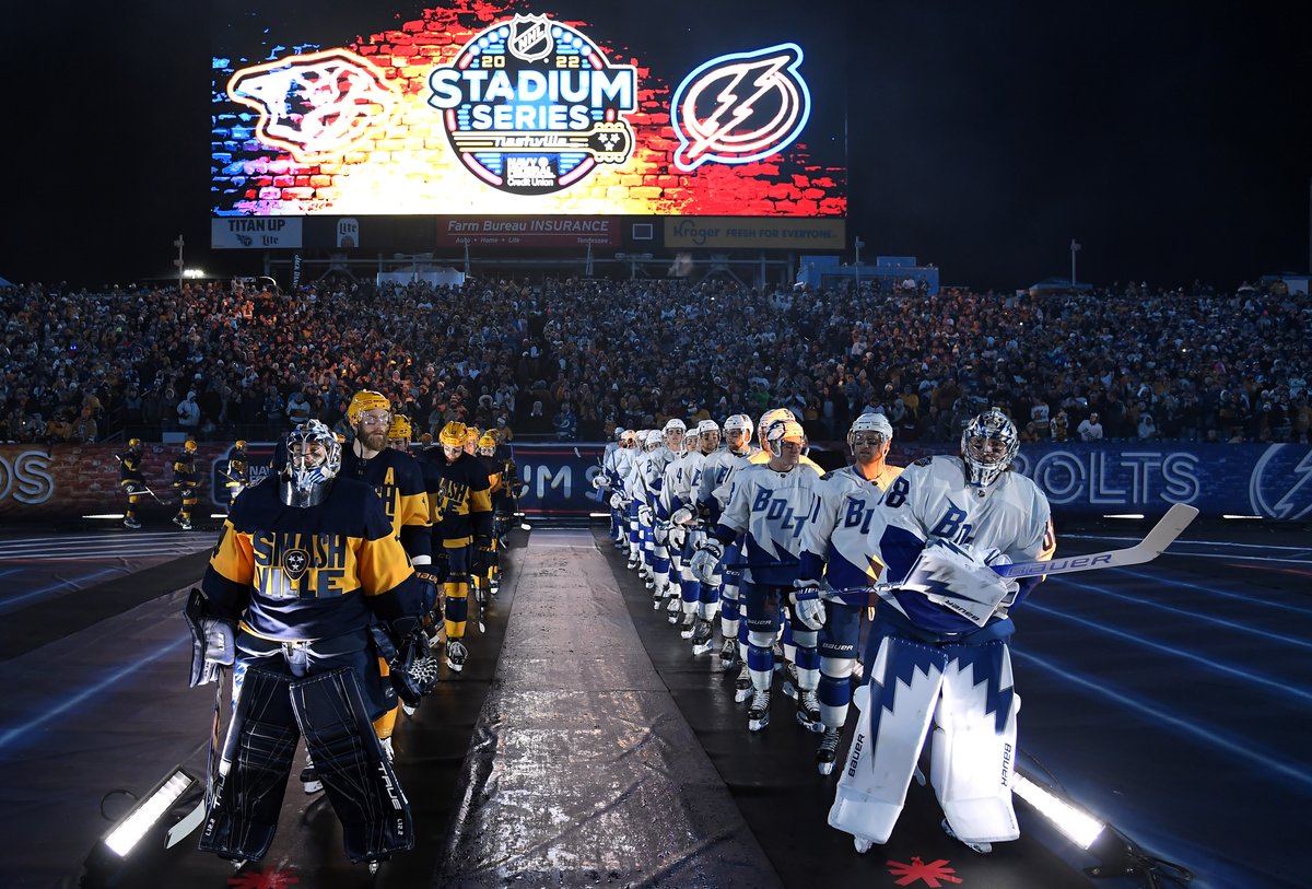 NHL's tweet photo. Last night's #StadiumSeries was too much fun! 🙌 https://t.co/F1jcLAuLHk