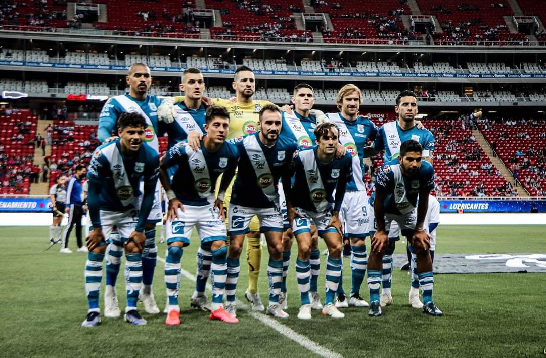 Lo prometido, si <a href="/ClubPueblaMX/">Club Puebla🎽</a> le ganaba a <a href="/Chivas/">CHIVAS</a> regalaba algo a la afición. Se buscan 4 ganadores y cada uno se llevará una taza conmemorativa. Lo que tienes que hacer es:
1. SEGUIR está cuenta.
2 DARLE RT a este tuit.
3. ESCRIBE en una palabra que te inspira la 🎽. PARTICIPA