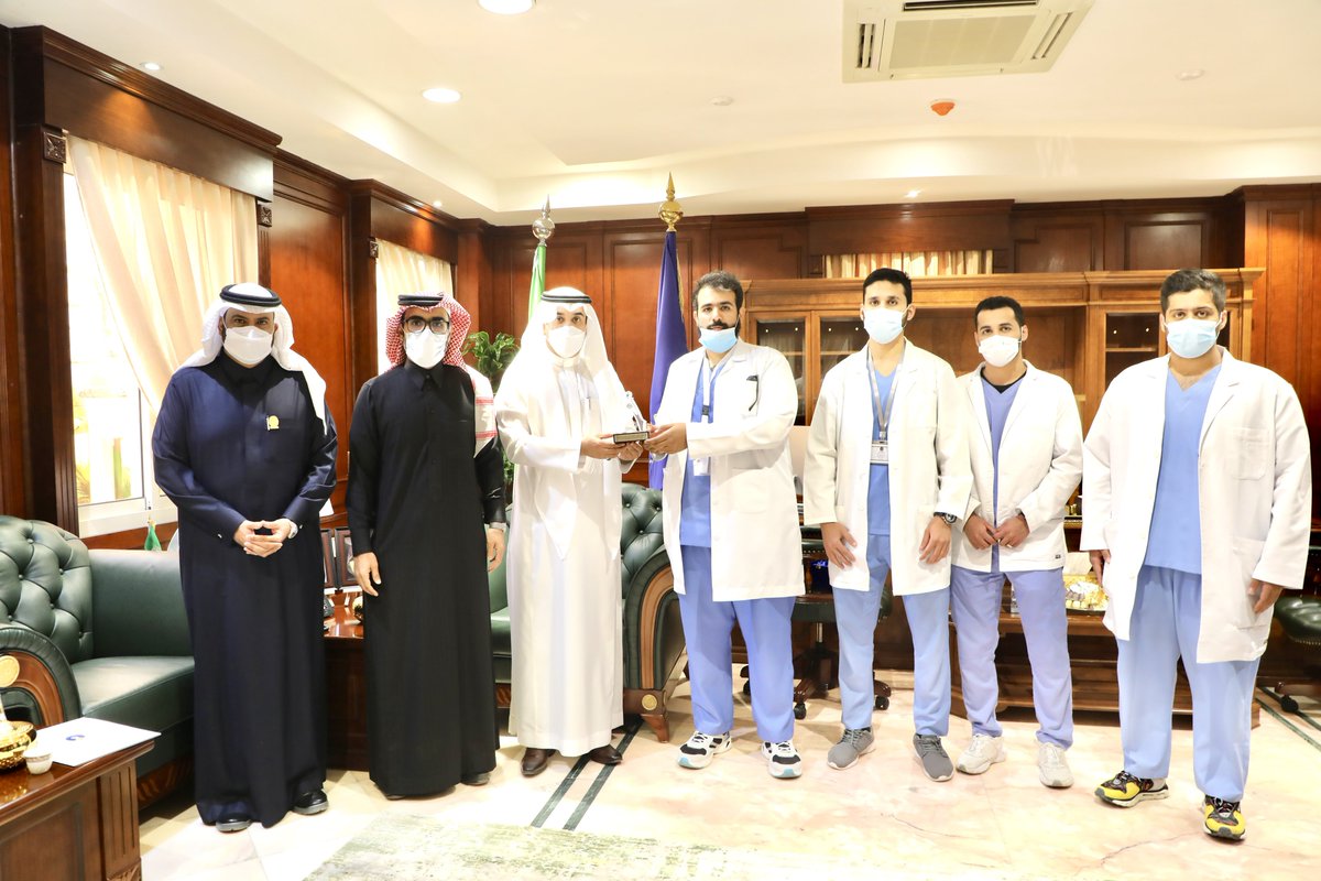 _UOH's tweet photo. #متابعة| رئيس #جامعة_حائل ، أ.د. راشد بن مسلط الشريف، وبحضور وكيل الجامعة للشؤون الاكاديمية، د. زيد بن مهلهل الشمري، يستقبل عميد كلية الصيدلة، د. أحمد العفنان، وطلبة الكلية الحاصلين على جوائز متقدمة في مجال البحث والابتكار خلال مشاركتهم في مؤتمر دبي الدولي للصيدلة والتكنولوجيا. https://t.co/Ss396i0u2R
