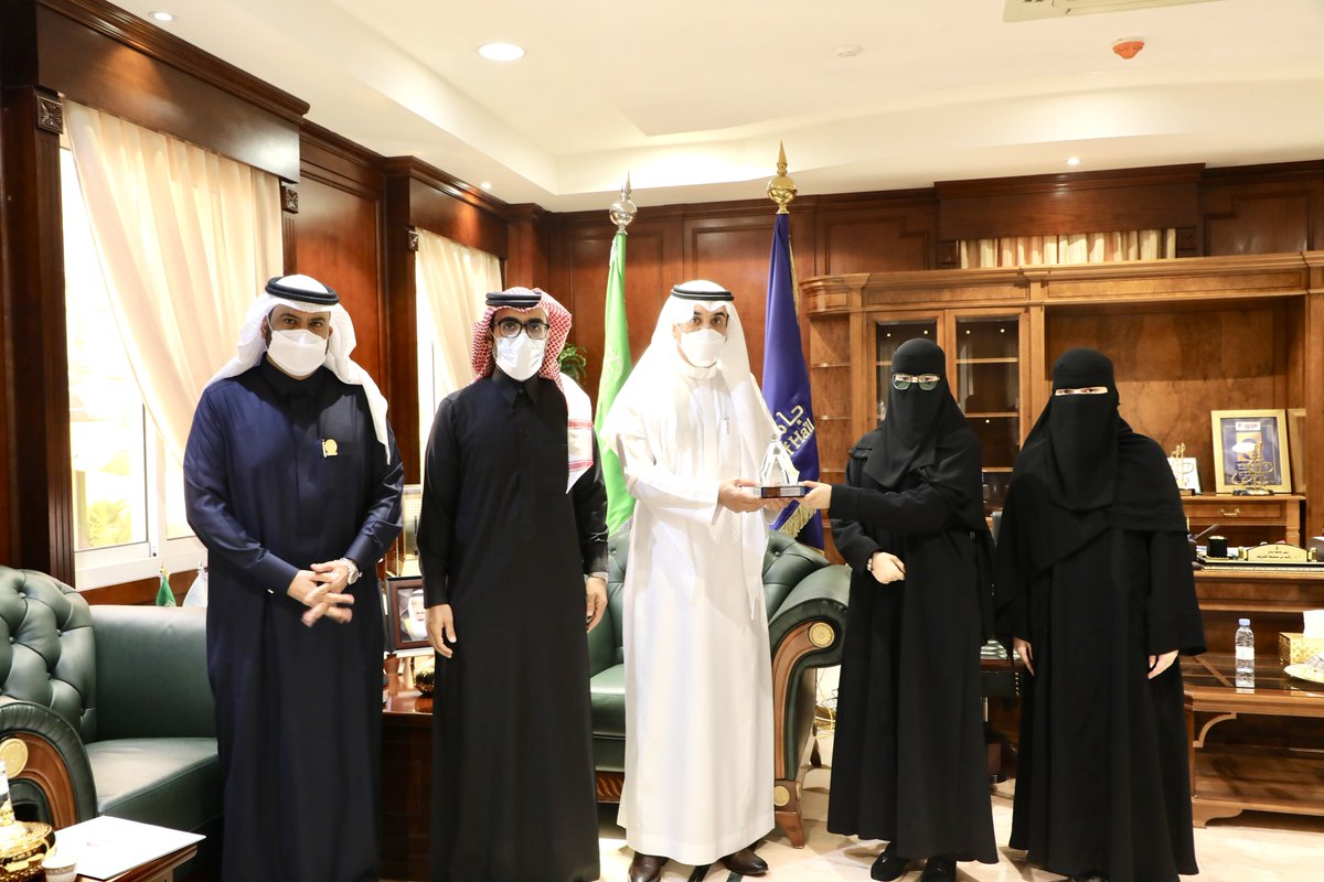 _UOH's tweet photo. #متابعة| رئيس #جامعة_حائل ، أ.د. راشد بن مسلط الشريف، وبحضور وكيل الجامعة للشؤون الاكاديمية، د. زيد بن مهلهل الشمري، يستقبل عميد كلية الصيدلة، د. أحمد العفنان، وطلبة الكلية الحاصلين على جوائز متقدمة في مجال البحث والابتكار خلال مشاركتهم في مؤتمر دبي الدولي للصيدلة والتكنولوجيا. https://t.co/Ss396i0u2R