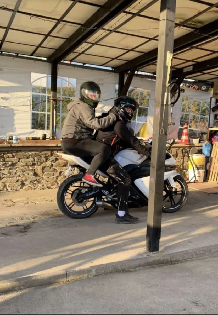 denuuusee's tweet photo. #Motorrad 🤍 https://t.co/0jNlnFAT08