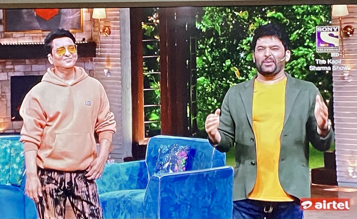 BiTW_SS's tweet photo. @SajidNadiadwala on @Sony_Hindi @TheKapilSShow “dreamt three things at a time”
1) Work with #SylvesterStallone
2) Sit in front row at #Oscars
3) Close #UnitedStudios (for a day)
Achieved all three … Suggests to dream real big #NoTax #NoGST😇 https://t.co/fKtJ4iFuE0
