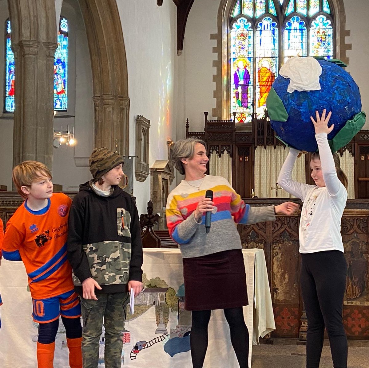 aylshamchurch's tweet photo. We had lots of fun at today’s All Age #ClimateSunday service! 😀
We thought about our #carbonfootprint from everyday items &amp; actions, &amp; how small changes can collectively make a big impact on our world. 
Also we prayed for the people of Ukraine - for peace, stability &amp; justice.🇺🇦 https://t.co/ooyfaOqMP9