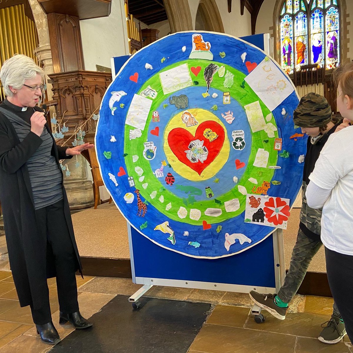 aylshamchurch's tweet photo. We had lots of fun at today’s All Age #ClimateSunday service! 😀
We thought about our #carbonfootprint from everyday items &amp; actions, &amp; how small changes can collectively make a big impact on our world. 
Also we prayed for the people of Ukraine - for peace, stability &amp; justice.🇺🇦 https://t.co/ooyfaOqMP9