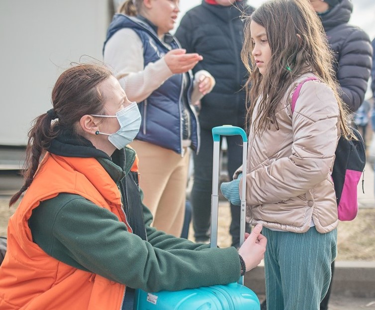 worldvisioncan's tweet photo. The number of Ukrainian refugees could rise to 5 million in the coming days. World Vision team on the Ukraine border are working to help girls, boys and their families in this critical time. Help us support #Ukraine. Donate here: https://t.co/RYm90iGQFi https://t.co/z5Xe1CsW6a