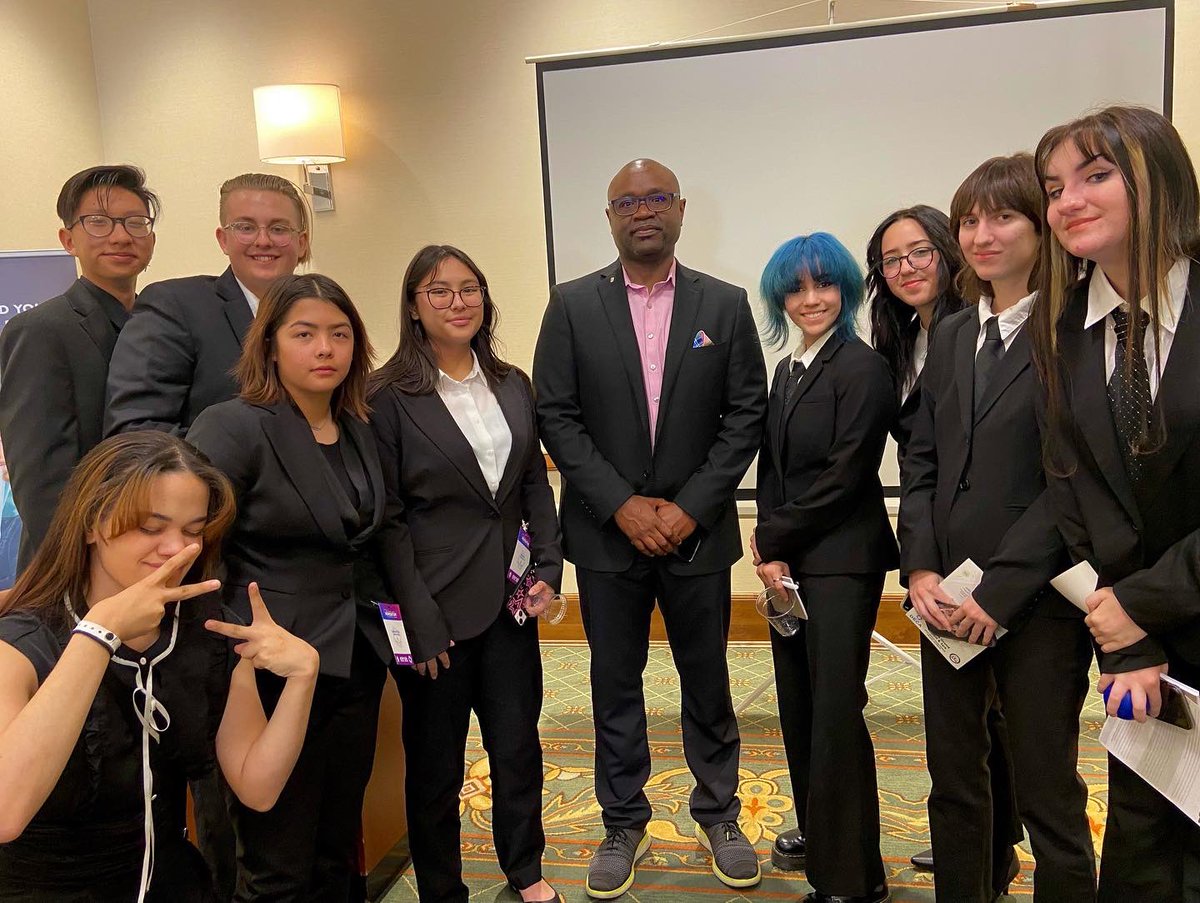 PerryDECA's tweet image. Day 2 of #azscdc2022 completed!! Congrats to our finalists: Emma Aeilts, Maddox Turner, Xavier Ortiz, Taylor Relvas, Jacob Brown, Braden Basset, Ainsley Reese and Ram Karuppiah. @arizonadeca #maximizeyourmomentum #maxmomentum