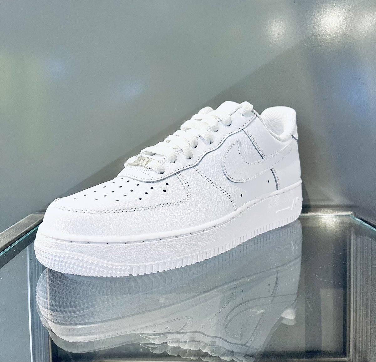 UrbanSoulStores's tweet photo. Dont be cheated on the streets , what you paying for can actually buy you legit Authentic Airforces !! 

#WakeUp https://t.co/I2TIkMvtdG