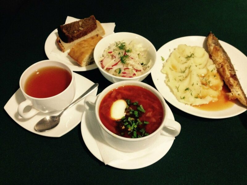 Бизнес ланч в ресторане. Обед в кафе. Комплексный обед в кафе. Комплексный обед в ресторане. Ресторан комплексное.