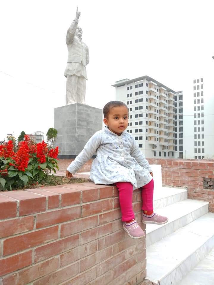 ছুটির দিনে মেয়েকে দেওয়া সময়