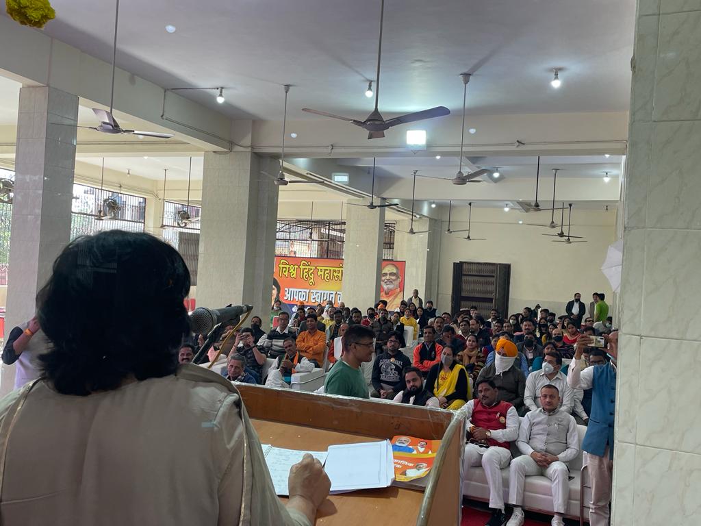 alka_gurjar's tweet photo. आज @BJP4Delhi के दक्षिणी दिल्ली जिले में आत्मनिर्भर अर्थव्यवस्था विषय पर बुद्धिजीवी प्रकोष्ठ द्वारा आयोजित बैठक में भाग लिया प्रदेश संयोजक अक्षय कपूर जिला अध्यक्ष रोहिताश बिधूड़ी व अन्य कार्यकर्ता उपस्थित रहे https://t.co/cx6uOSpS4S