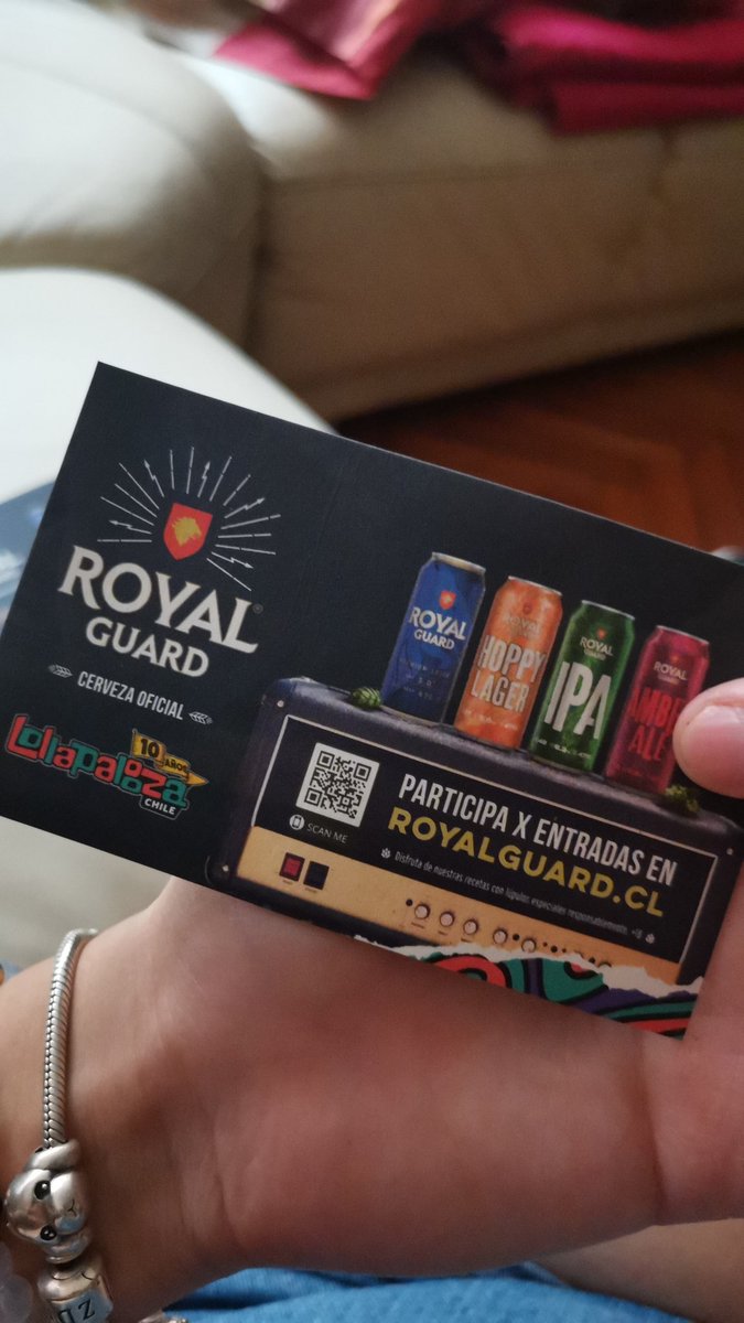 Kenny5SOS's tweet photo. @cervezaroyal qué onda con esta publicidad engañosa? Ni siquiera se puede ingresar al código QR que aparece ahí. Arreglenlo o mínimo dejen de hacer este tipo de cosas. https://t.co/x2hQD4X0tV