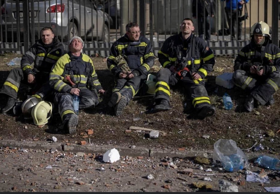 This reminds me of London Firefighter’s in the Blitz in #WW2, what Churchill described as “Heroes with grimy faces”. Ukrainian Firefighter’s plunged into a war doing their duty no matter what, as you’d expect. May God bless and protect them and their Countrymen. #Ukraine