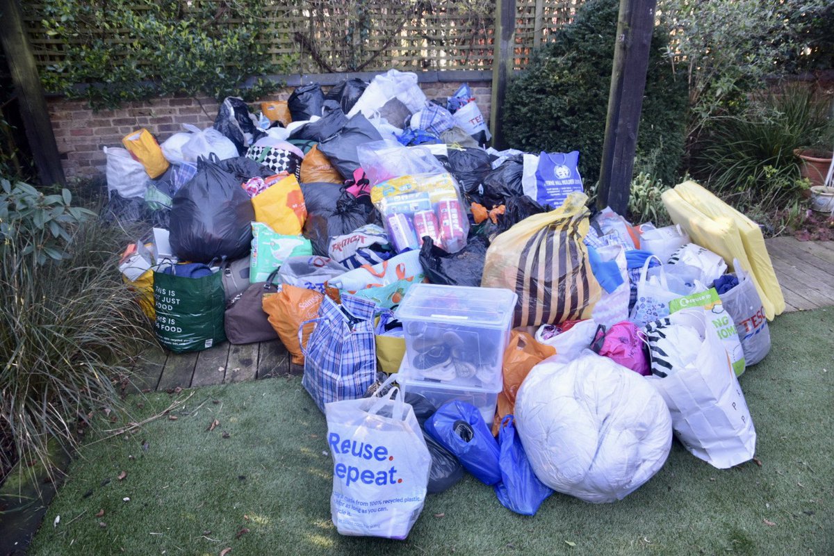 THoneyborne's tweet image. Overwhelmed at the generosity from people in Dulwich and Herne Hill. 148 bags! 4 cars full of donations delivered to the Polish club in Balham for onward transport to Ukrainian refugees arriving in Poland. Thank you to everyone 🇺🇦🇵🇱