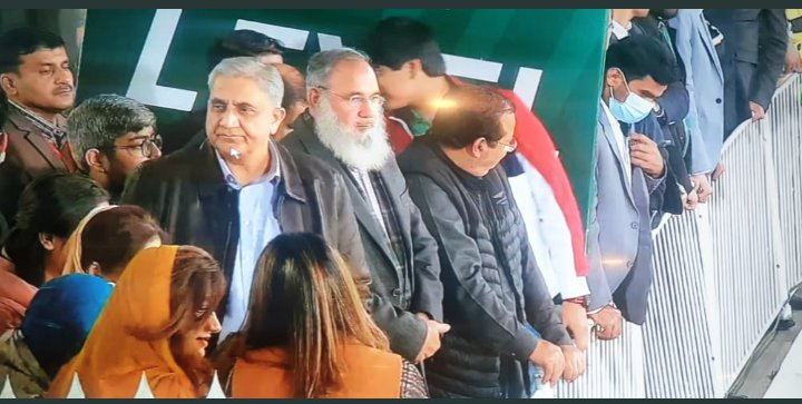 Chief of Army staff General Qamar Javed Bajwa at #gaddafistadium...

#PSLFinal #PSL7Final #psl72022