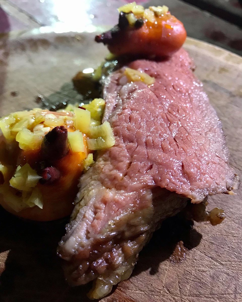 Justlovefood's tweet photo. Asado de piure, punta de picana y ají verde #comidachilena #picana #piure 🇨🇱 https://t.co/wIIVil1KJy