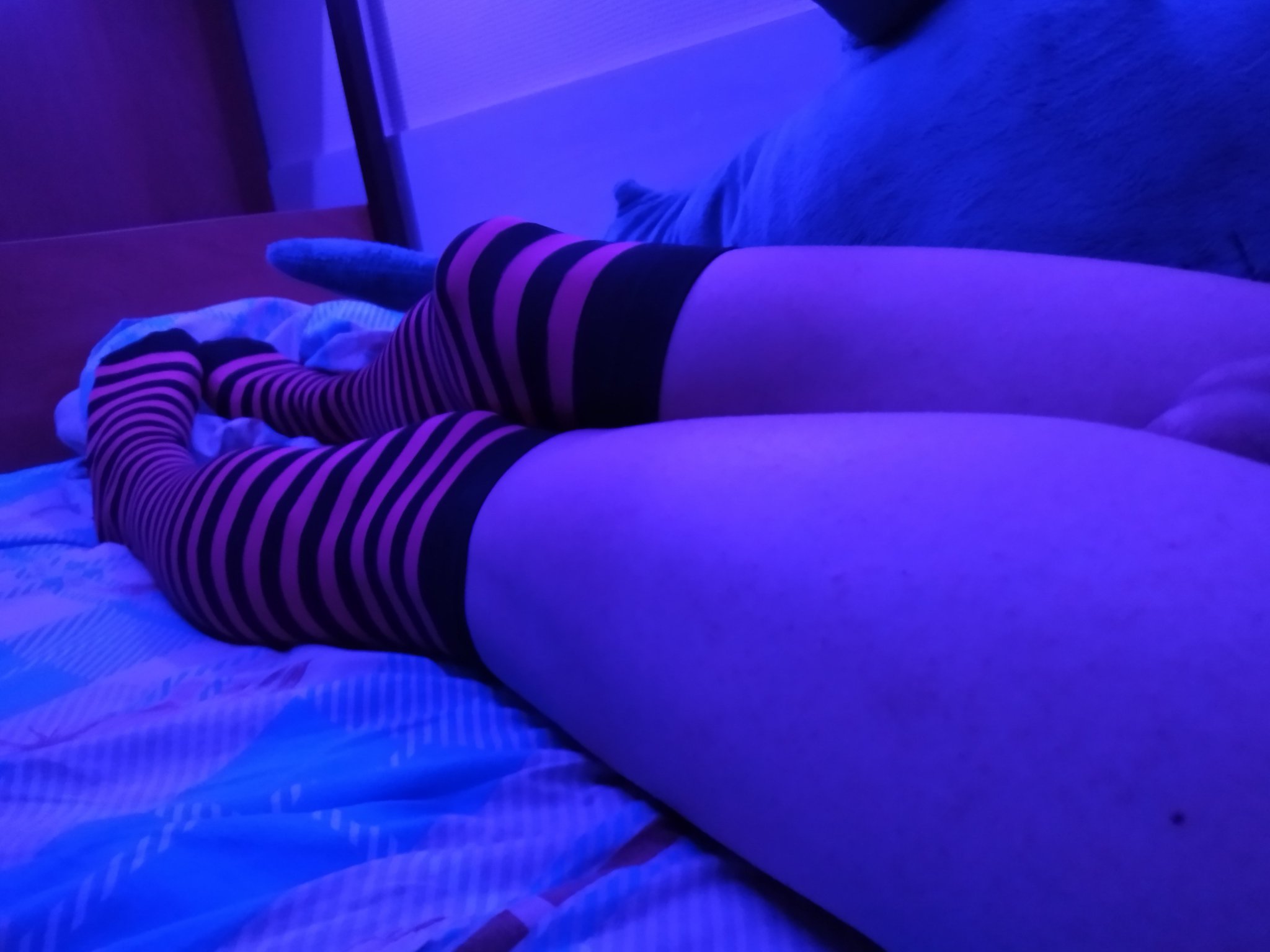 We could be together under the moonlight...
#Femboy #LGBT #Crossdressing #Cute #Horny #Lewd  #Hot #Legs
