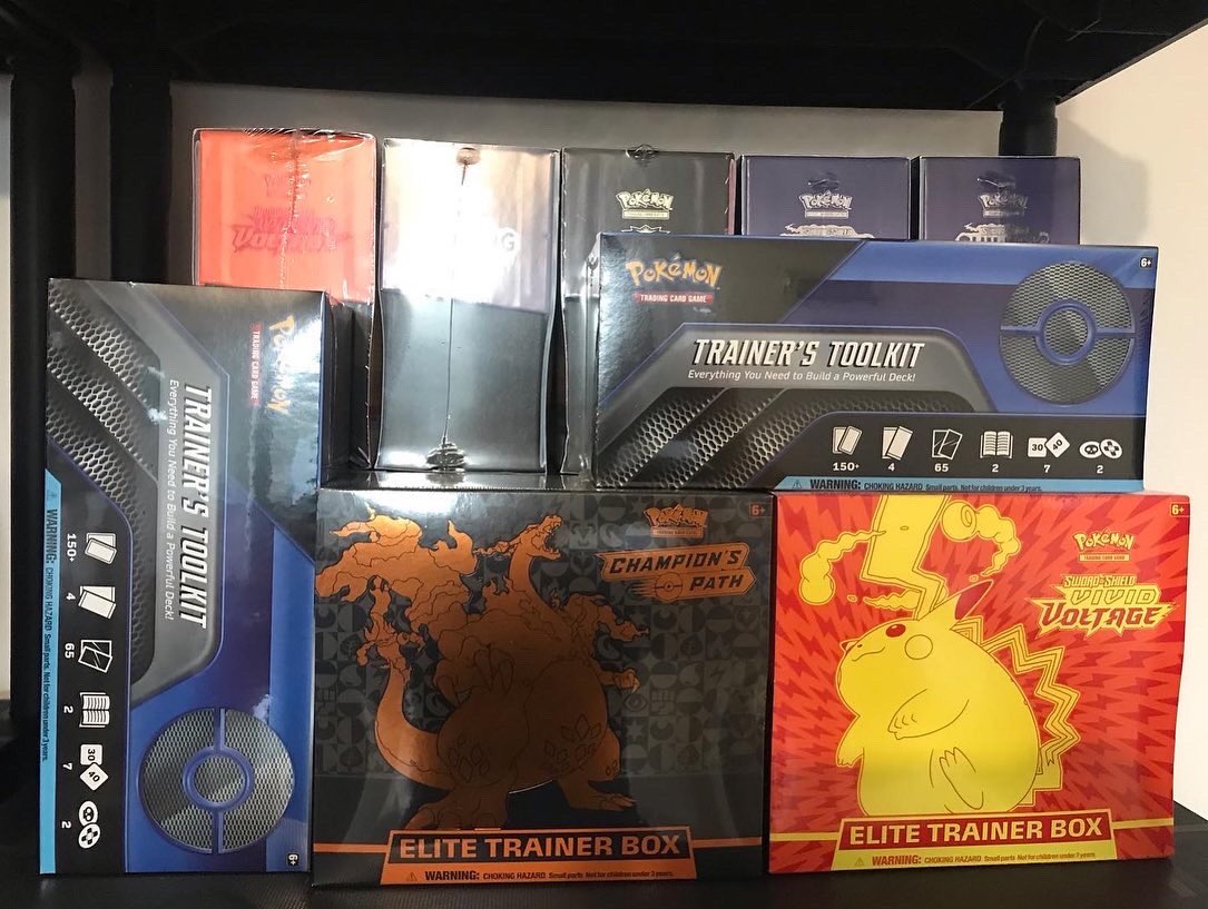 CardsAzel's tweet photo. ⭐️POKEMON BRILLIANT STARS🔥
 🔥2 LEFT IN STOCK🔥

Receive a free gift with every sealed booster box or trainer box purchased on our website🔥😍 https://t.co/bof0vWimrD