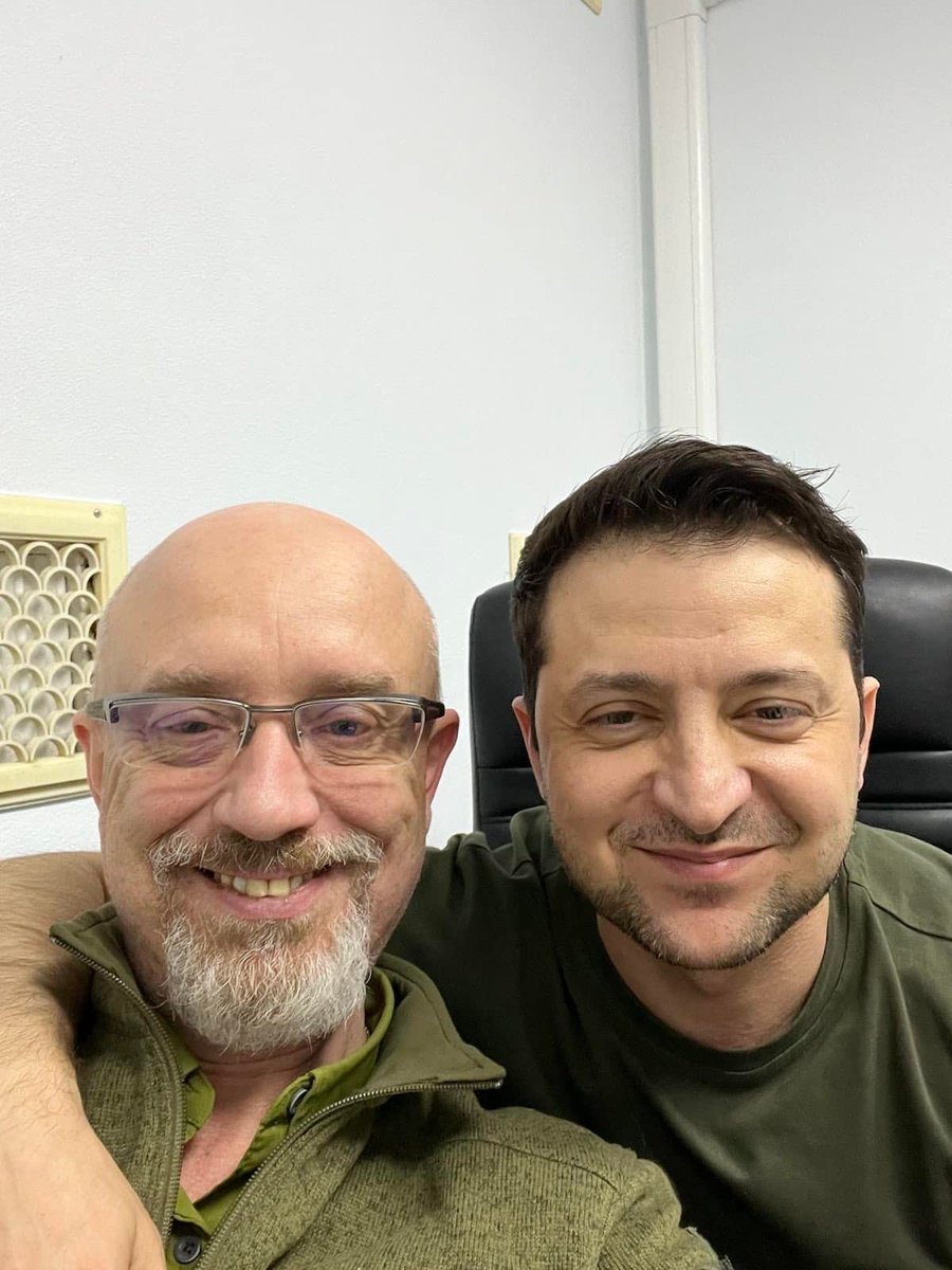 Tiramarit's tweet image. Voor wie het gemist had: Poetin en Zelensky hadden vandaag allebei een meeting met hun Minister van Defensie.