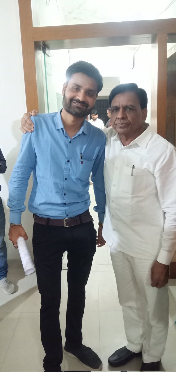 pankajchohanbjp's tweet photo. आज उज्जैन में वित्त मंत्री एवं उज्जैन जिले के प्रभारी मंत्री मा. श्री @JagdishDevdaBJP जी का मार्गदर्शन प्राप्त हुआ। https://t.co/MIqUn4SMMP