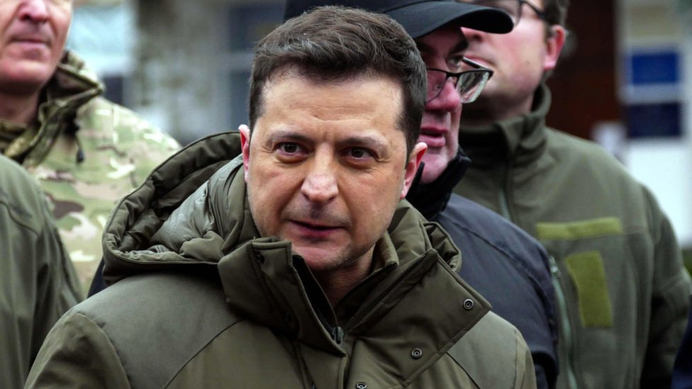 npyoficial's tweet photo. 🌐 Volodymyr Zelensky, hace llamado al mundo a luchar con Ucrania contra "criminales rusos" 

“Quienes quieran unirse a la defensa de Ucrania, de Europa y del mundo pueden venir a luchar codo con codo con los ucranianos contra los criminales de guerra rusos”.

🗞 Vía:  CNN
#NPY https://t.co/8FwJ7MUTFT
