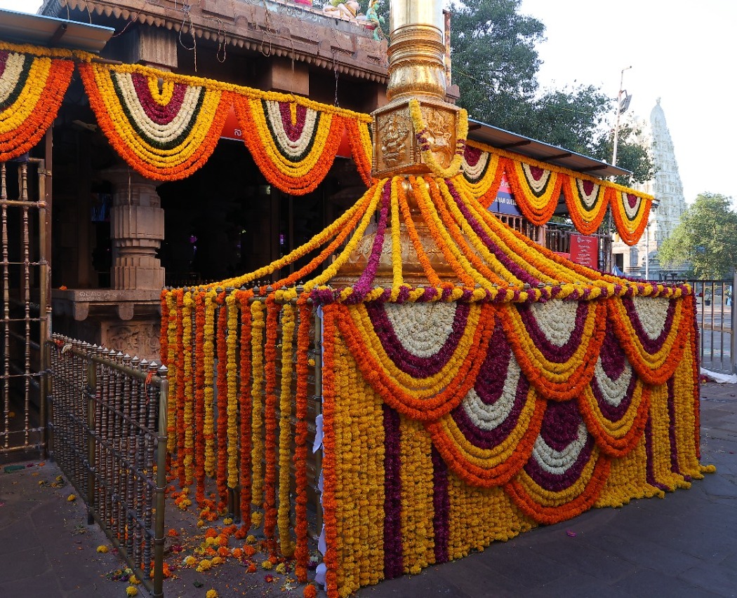 sbmsdevasthanam's tweet photo. #Mahashivaratri #Bramhotsavam - Day – 6

Pushpa Palliki Seva – Gramotsavam

#mahashivratri2022 #mahashivratri #shivratri 

#srisailadevasthanam #srisailamahakshetram #worshipfromhome #mahalingam #jyothirlingam #shaktipeetam #mahakshetram #mallikarjunaswamy #bhramarambadevi https://t.co/gPSh3UC8vn