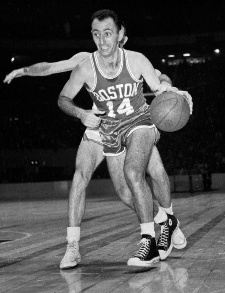 On this day in sports 1959 Bob Cousy dishes out 28 assists! Take notes ball hogs #OnThisDayInSports #NBA #Celtics #BostonSports https://t.co/FzhBpJivBc