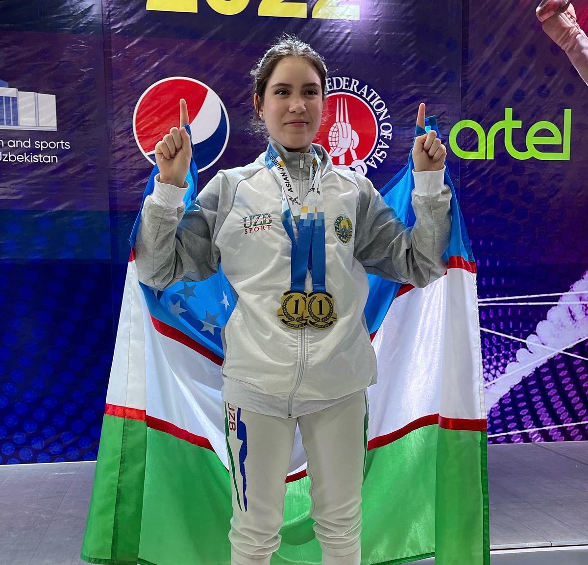 esgrimaqro's tweet photo. Fin de semana de ORO para la Queretana Fernanda Herrera, quien gana el oro individual y por equipos del Campeonato Asiático 2022 ¡Felicidades Fernanda! 👧🏻🏆🥇🥇@Indereq_ @EsgrimaJurica @FerniHerreraL https://t.co/1iJZyQVHcM