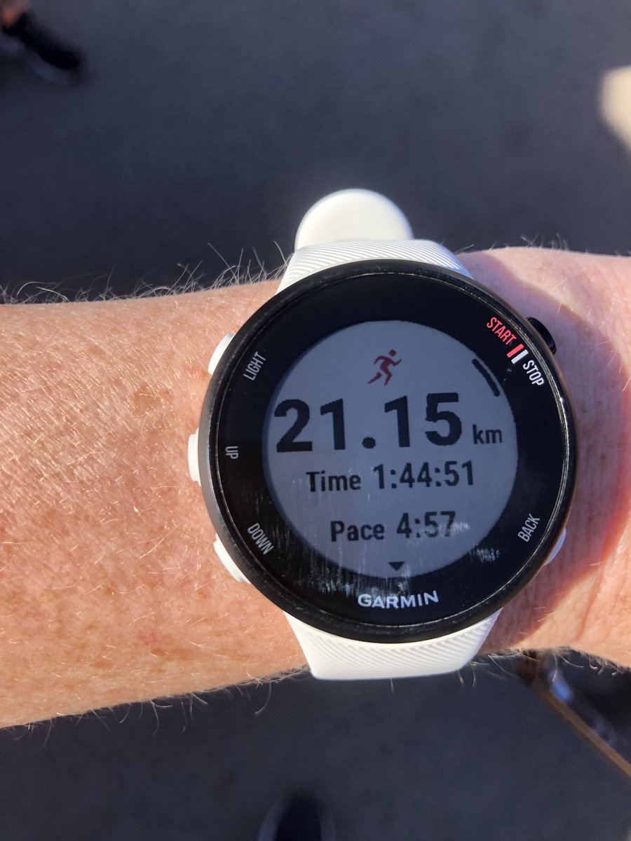 louise84_amy's tweet photo. The perfect setting for a fantastic day on the roads, @wokingham_half 2022 ✅ Great weather, top effort from all our runners and a really smoothly run event 🙌🏼☀️🏅Loved it 😎 @ShinfieldRC #ukrunchat #sundaymiles #runnersoftwitter https://t.co/DduCApM1Mi