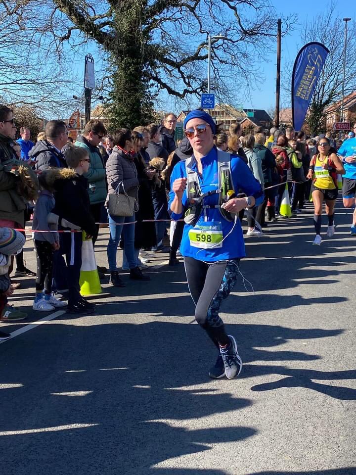 louise84_amy's tweet photo. The perfect setting for a fantastic day on the roads, @wokingham_half 2022 ✅ Great weather, top effort from all our runners and a really smoothly run event 🙌🏼☀️🏅Loved it 😎 @ShinfieldRC #ukrunchat #sundaymiles #runnersoftwitter https://t.co/DduCApM1Mi