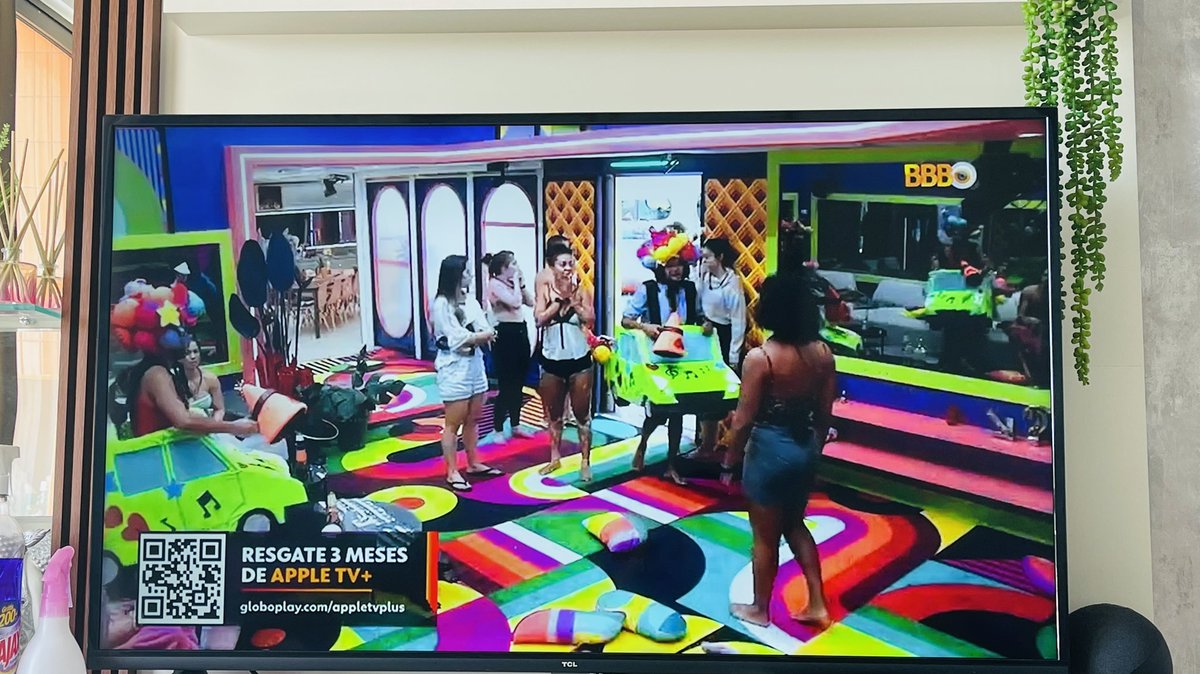 FernandaDelfino's tweet photo. @TiagoAbravanel Acabou de apertar o botão e desistir do programa 😥 #tiagoabravanel #tiagodesistiu #bbb #BBB22 https://t.co/WVQ9552iQm