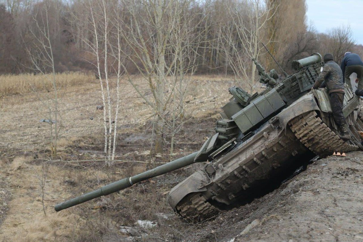 Танк против 8 украинских танков. Т-72 ВСУ. Танк т72 на Украине. Колонна т-72. Т-72б3 на Украине 2022.