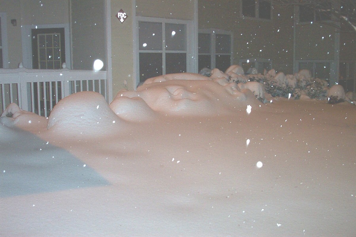 wxbrad's tweet photo. 18 years ago we had the 3rd biggest snowstorm in #Charlotte history. My 4x4 Jeep came in very handy as I got ready to go to work. Charlotte set a daily snowfall record on February 26, 2004, of 11.6", 2 day total of 13.2", was the 3rd biggest storm in history. #snOMG #cltwx #ncwx https://t.co/7RV7bRkBKc