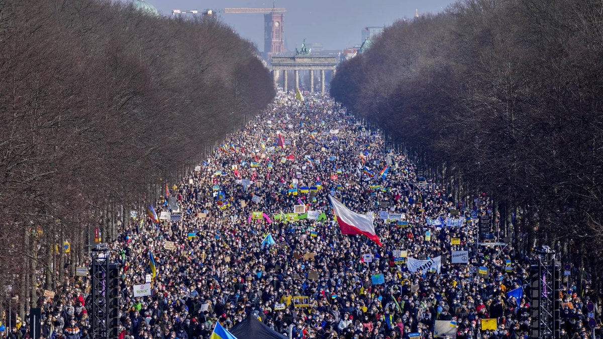 100k people rocked up today to protest the Russian invasion of Ukraine, 3km from where I live, 

Germans like to protest, but for once I couldn’t agree with them more. 

#FreeUkraine