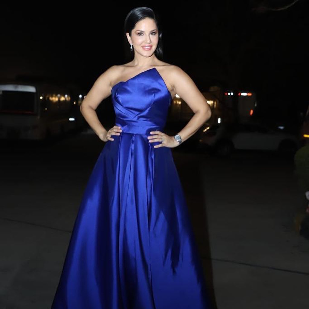 SunnyLeone's tweet photo. Loved this gown! https://t.co/AA4c4HuyIj