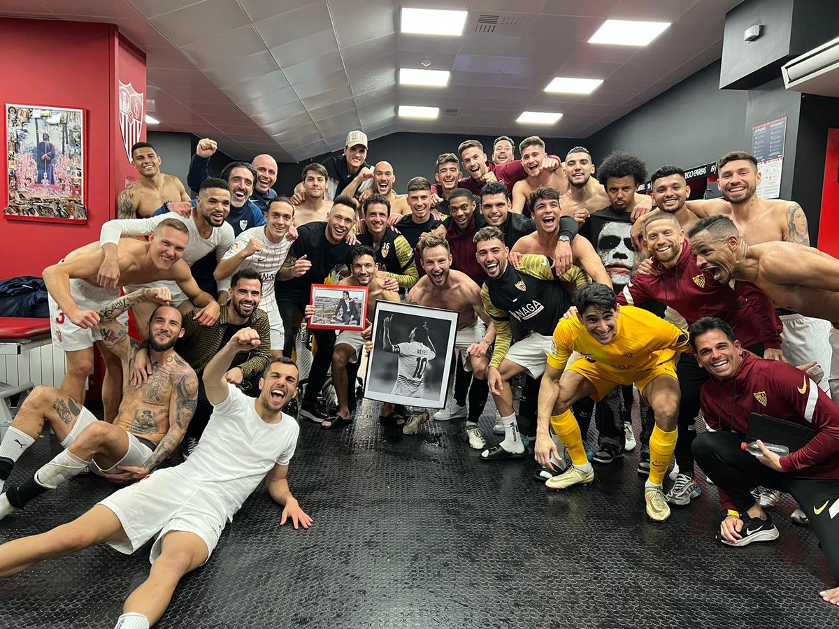🤍 ¡La 𝗚𝗜𝗥𝗔𝗟𝗗𝗔 presume 𝗢𝗥𝗚𝗨𝗟𝗟𝗢𝗦𝗔! ❤️

#WeareSevilla #NuncaTeRindas #ElGranDerbi