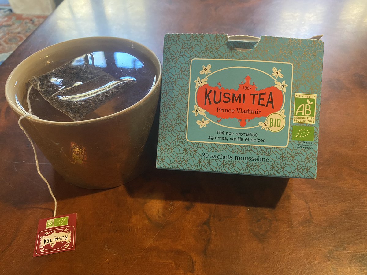 apostrophe_cie's tweet photo. @KusmiTea par solidarité avec l’Ukraine et pour sauver notre thé préféré, on pourrait songer à un nouveau naming ?🇺🇦🙏 Que pensez-vous de Volodymyr ? 💪 @ZelenskyyUa https://t.co/0znXlP9eZE