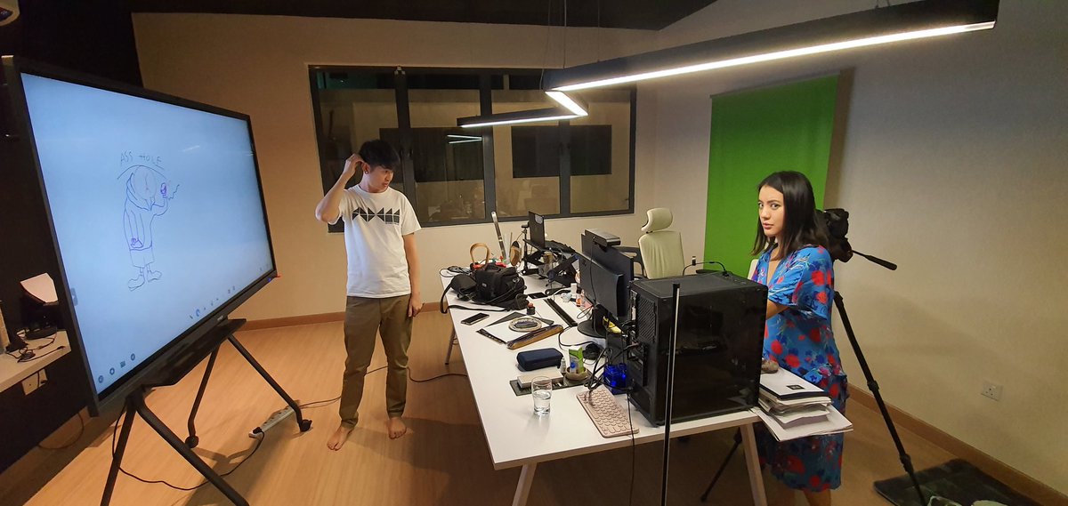 jaemyc's tweet image. Sharing some #BehindTheScenes snaps of my #LiveStream with @chualeo &amp;amp; Becca yesterday on #Instagram. 

(We ended up shooting in another room but so happy we got to work together on this)

#iglive #NFTCommunity #NFTartist #NFTProject