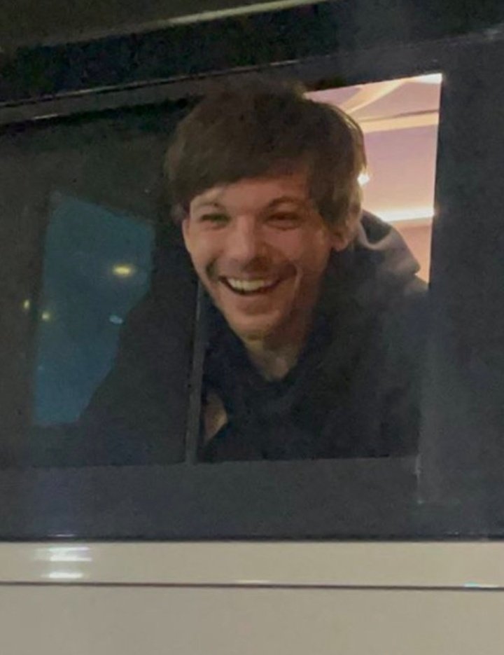 ؘ (@louiswtlvrr) on Twitter photo 