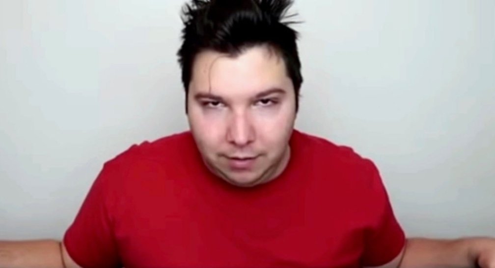 ULTIMA HORA:
Varias personas reportan la aparición de un nuevo héroe Ucraniano, lo llaman "El Masticador de Mariopol". Se transporta en un carrito eléctrico y los fact checkers calculan que ya se ha comido unos 740 soldados rusos. Putin ya puso precio a su cabeza.