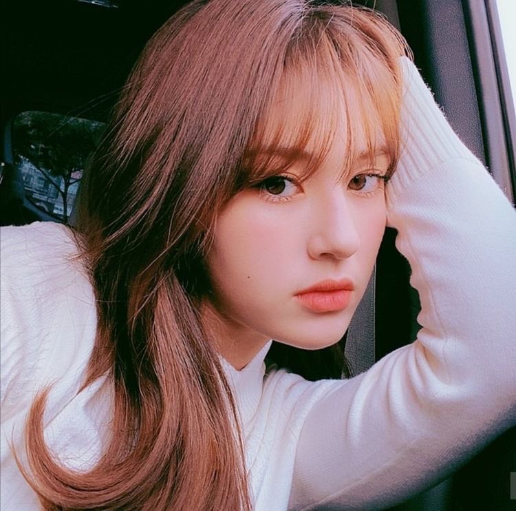 lovennik's tweet photo. bangs looks so good on her https://t.co/qwV10nWZRg