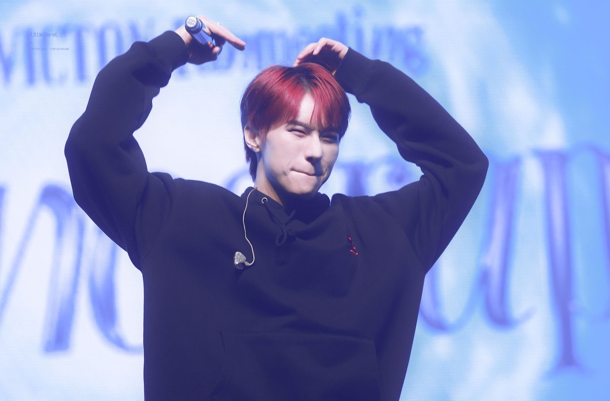 LittleBeret0416's tweet photo. 220206 Chronograph팬미팅
(｡･ω･｡)ﾉ♡

#VICTON #빅톤 #승식 #강승식 #SEUNGSIK #スンシク https://t.co/x9EtbCzjs3