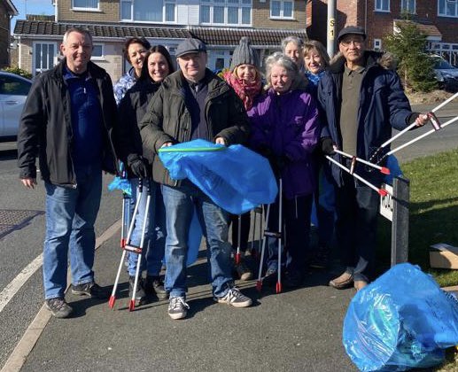 LabourPete's tweet photo. A fantastic community clean up this morning on the Peters Hill estate! Massive thank you to everyone who supported! https://t.co/obpYBYHnNC