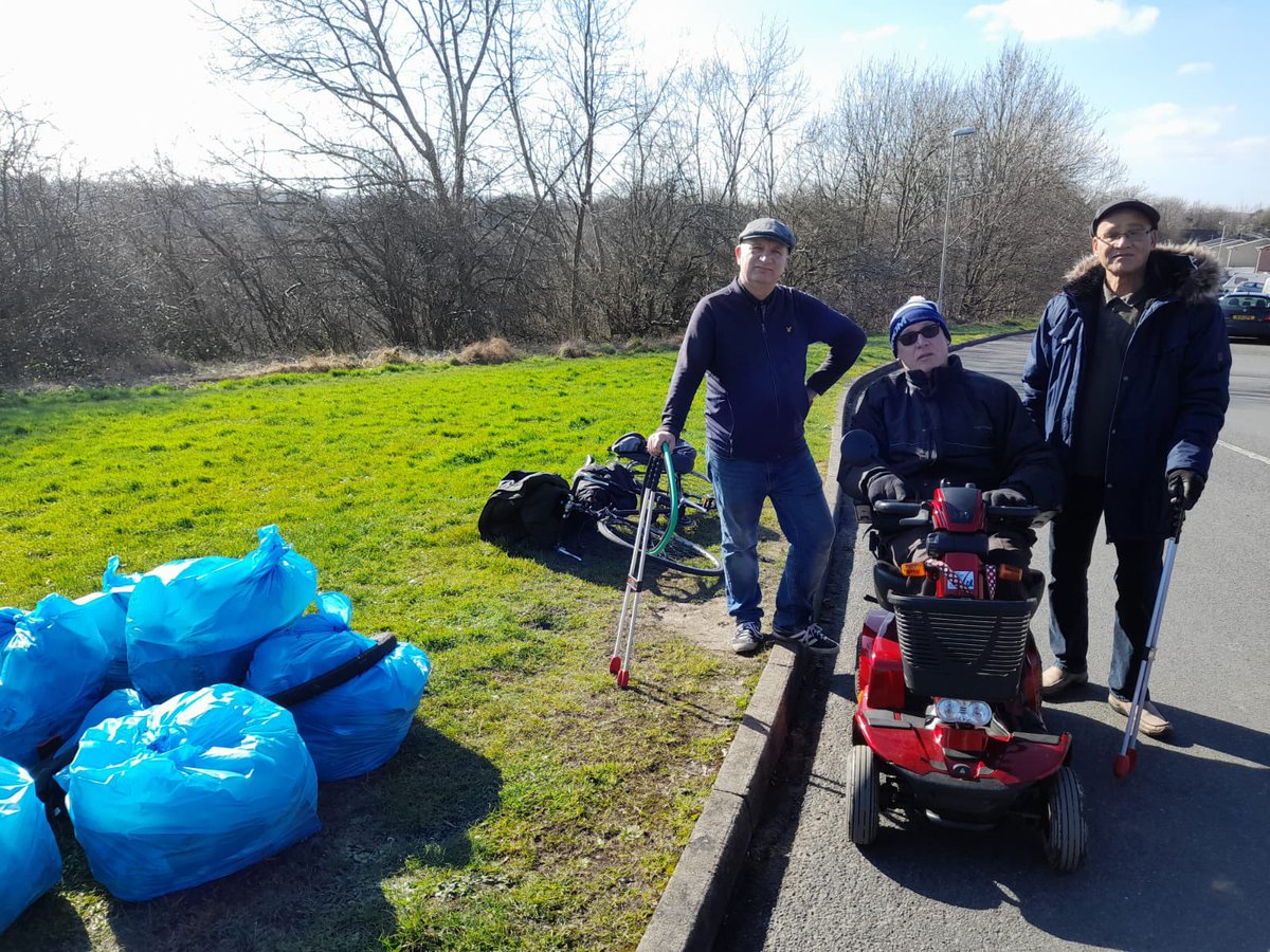 A fantastic community clean up this morning on the Peters Hill estate! Massive thank you to everyone who supported!