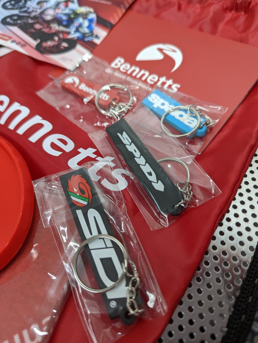 mototingle's tweet photo. *COMPETITION TWEET*

Retweet to win this Bennetts goodie bag 🏁

✅Side Stand Puck🏍️
✅Lanyard💥
✅4 keyrings 🏆
✅You get the bag too❤️

I'll choose a winner at random 10.30pm 27/02/22 UK Only please https://t.co/c8ciPeQOpv