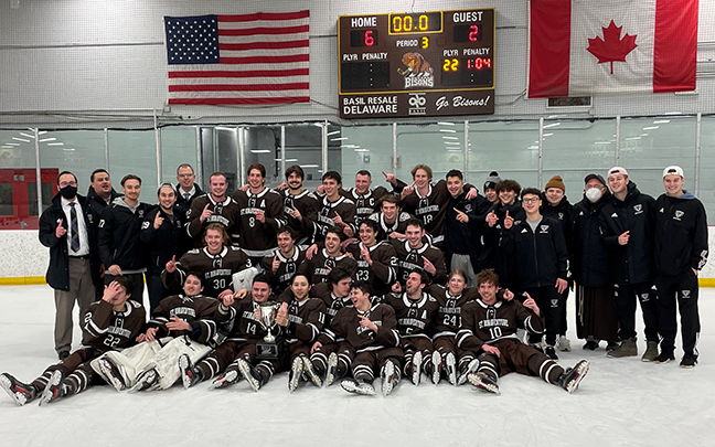 StBonaventure's tweet photo. Bonnies hockey took home the hardware today🏆! Avenging its only two losses of the season, Bona's throttled Buffalo State, 6-2, to win the Upstate New York Collegiate Hockey League championship.

Read more >> https://t.co/cEHxAS0qkN https://t.co/PmEP7xexWP