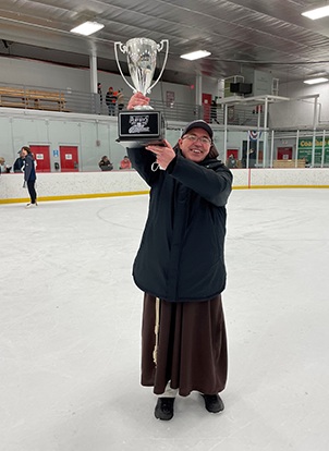 StBonaventure's tweet photo. Bonnies hockey took home the hardware today🏆! Avenging its only two losses of the season, Bona's throttled Buffalo State, 6-2, to win the Upstate New York Collegiate Hockey League championship.

Read more >> https://t.co/cEHxAS0qkN https://t.co/PmEP7xexWP