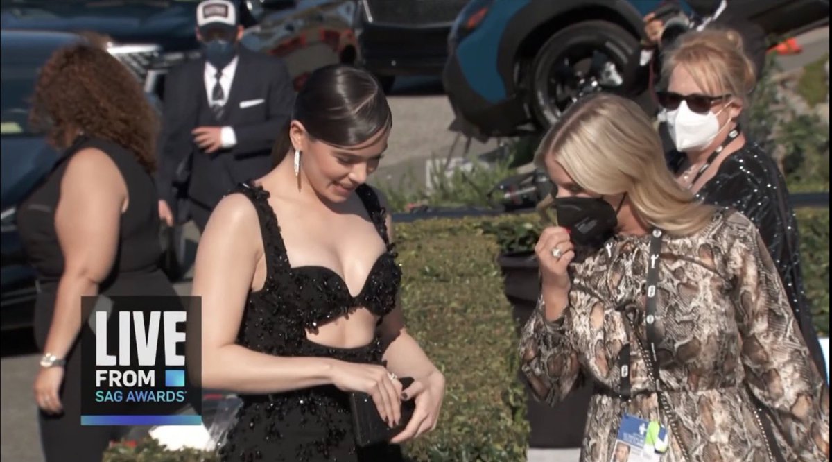 MarvelInfo_'s tweet photo. 🚨BOOOOMMMMM 🚨

Imagen de #HaileeSteinfeld en los #SAGAwards 💥💥💥💥

(Imagen via:🌐 @QuidVacuo_) https://t.co/SVMWAozDTI