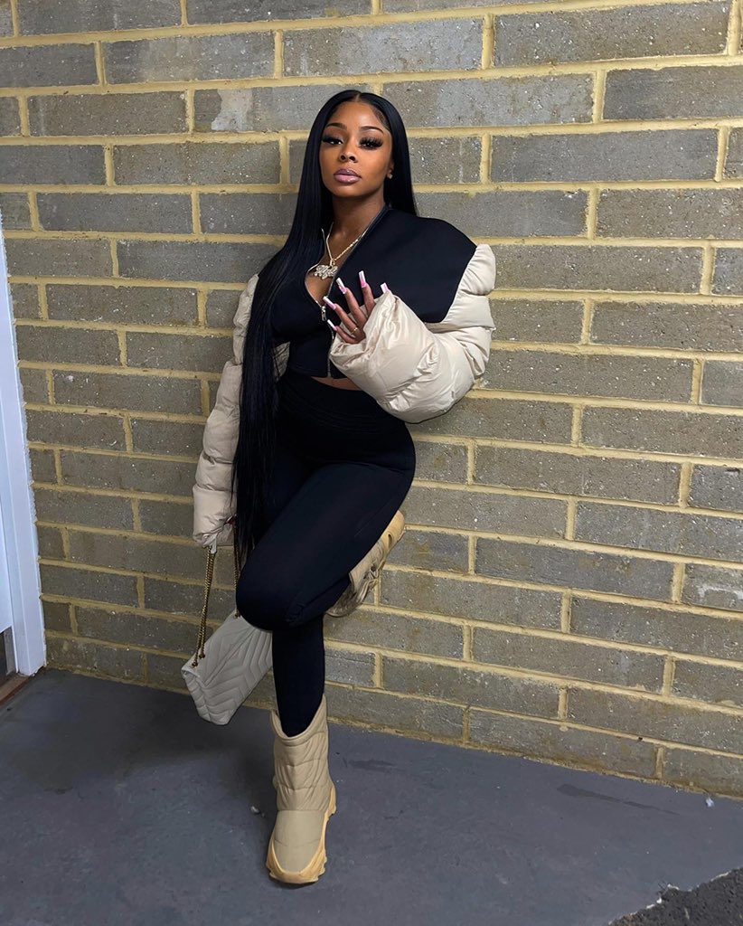 JanylaReyana's tweet photo. it’s my duty to wake up &amp; get this fly🖤 https://t.co/ok9zWOFowS